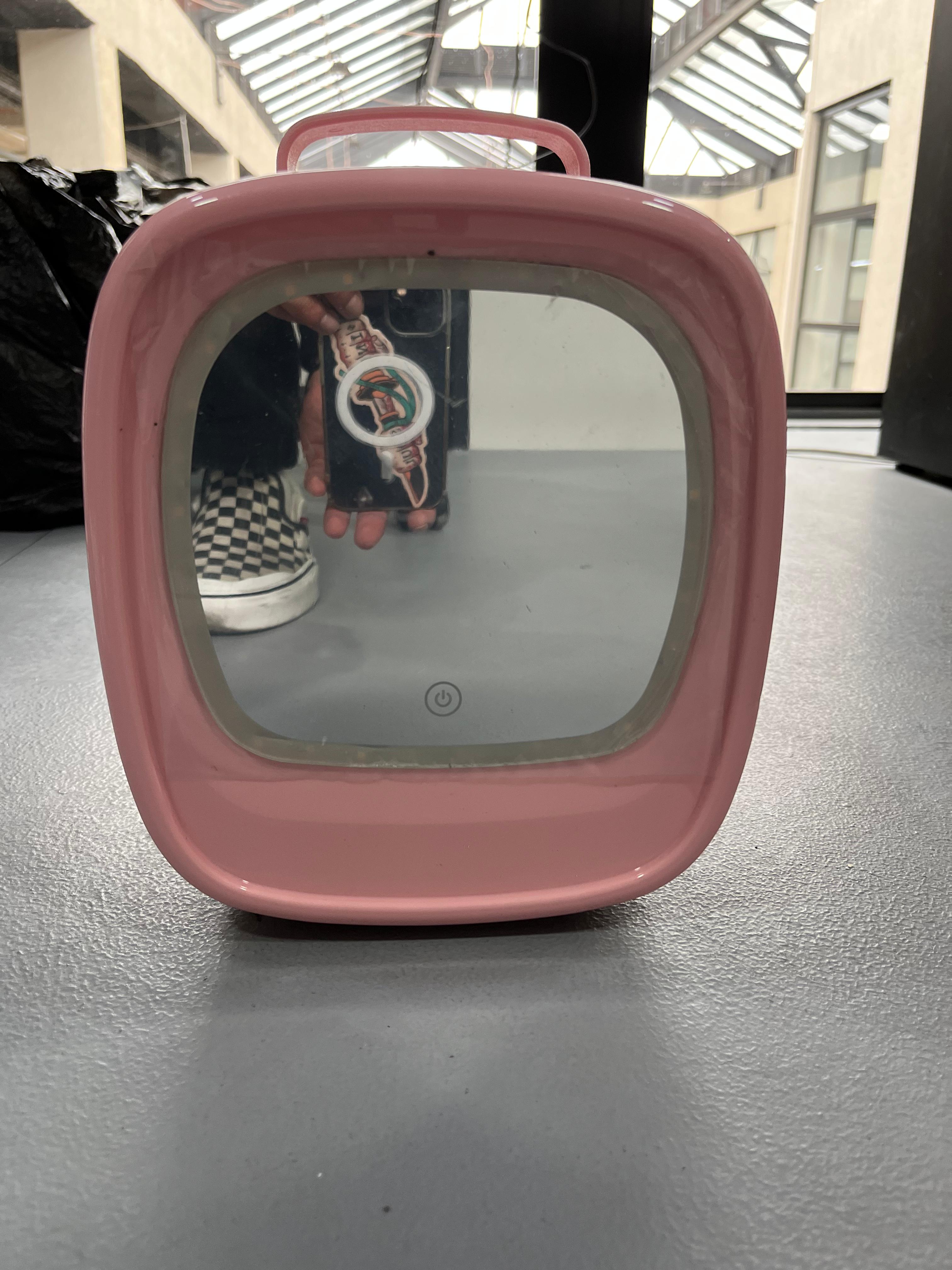 Miniatura 2 de Mini Refrigerador de Belleza